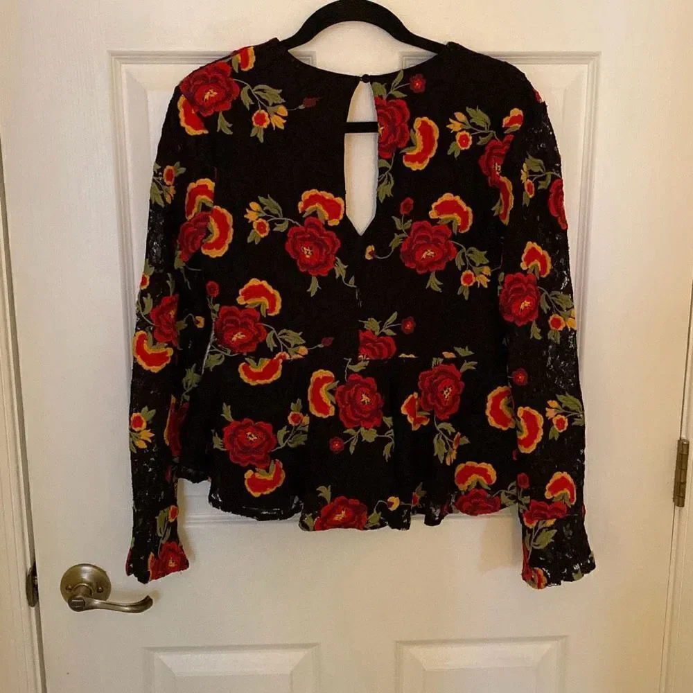 Alexa Admor Black Floral Lace Top, Size Small. - Picture 12 of 15